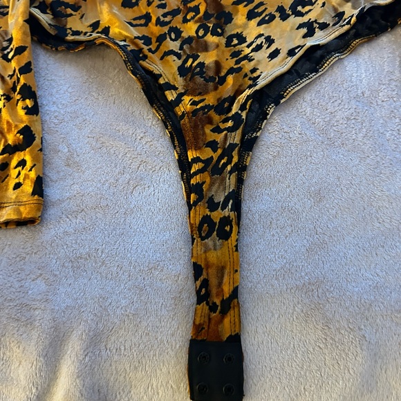Guess Body Suit size medium - Picture 5 of 6